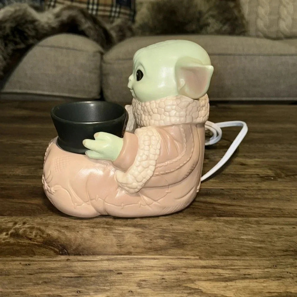 SCENTSY Home Star Wars The Mandalorian Baby Yoda,The Child Wax Melt Warmer - Picture 6 of 12